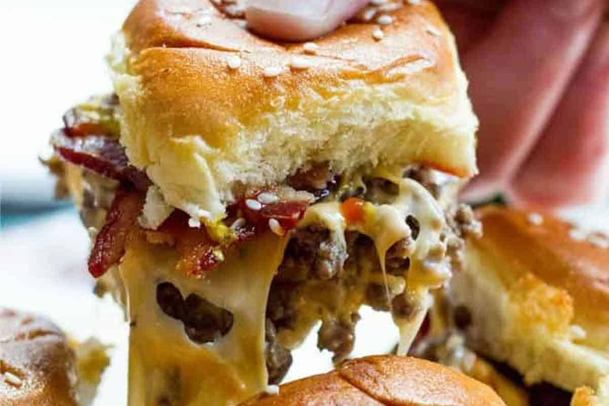 Bacon Cheeseburger Sliders On Hawaiian Rolls Best Beef Recipes