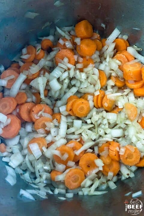 Cooking carrots and onions in an instant pot