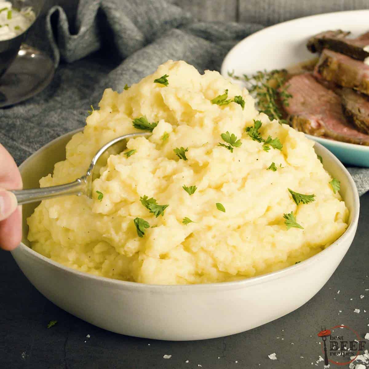 mashed potatoes for steak in a bowl