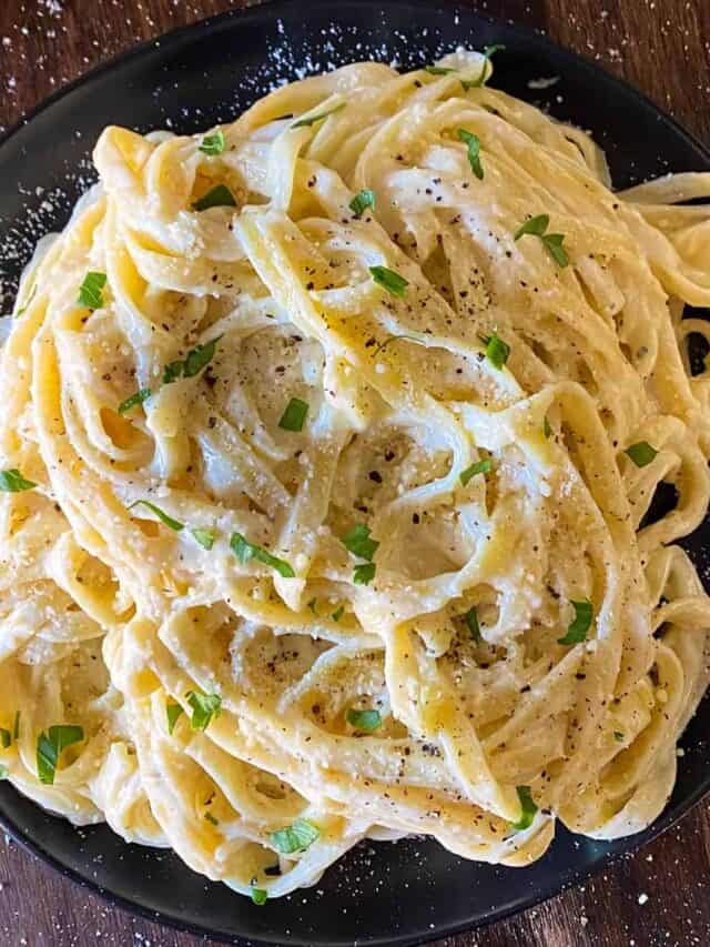 a plate full of creamy alfredo noodles
