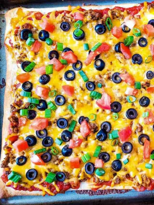 the completed taco pizza with toppings